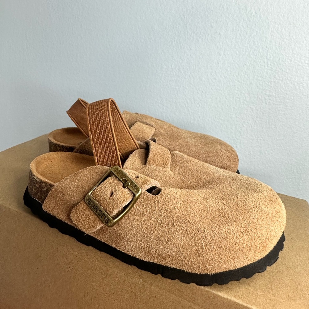 NWT Amazon Kids Tan Suede Slippers with Buckle